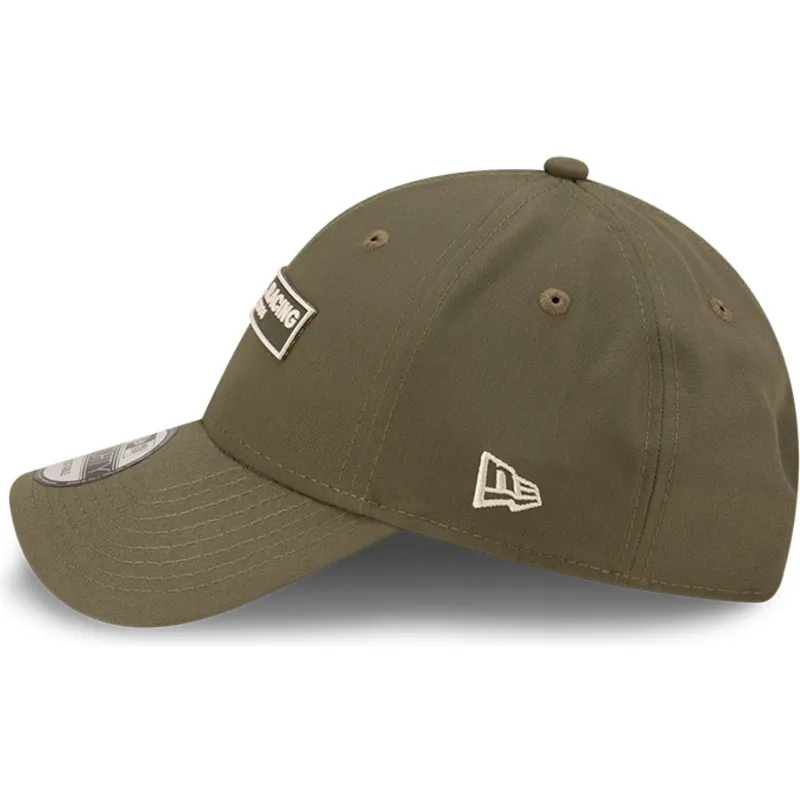 grune-verstellbare-curved-cap-9forty-repreve-wordmark-von-red-bull-racing-formula-1-von-new-era