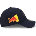 justerbar-marinbla-bojd-keps-9forty-repreve-graphic-fran-red-bull-racing-formula-1-av-new-era