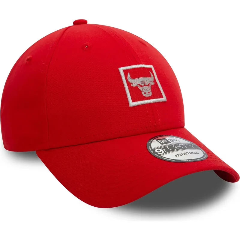 casquette-courbee-rouge-ajustable-9forty-metallic-patch-chicago-bulls-nba-new-era