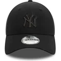 casquette-courbee-noire-ajustable-9forty-check-infill-new-york-yankees-mlb-new-era