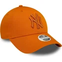 casquette-courbee-orange-ajustable-pour-femme-avec-logo-orange-9forty-league-essential-new-york-yankees-mlb-new-era