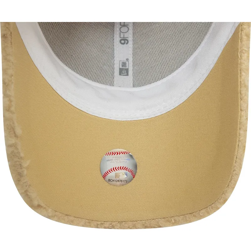 bojd-beige-justerbar-keps-for-dam-9forty-borg-fran-new-york-yankees-mlb-av-new-era