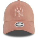 rozowa-zakrzywiona-regulowana-czapka-damska-9forty-velour-diamante-new-york-yankees-mlb-od-new-era