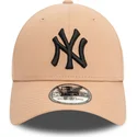 new-era-curved-brim-black-logo-39thirty-league-essential-new-york-yankees-mlb-beige-fitted-cap