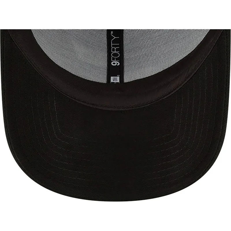 svart-justerbar-kurvad-keps-9forty-the-league-fran-utah-jazz-nba-av-new-era