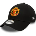 justerbar-svart-bojd-keps-9forty-essential-fran-manchester-united-football-club-av-new-era