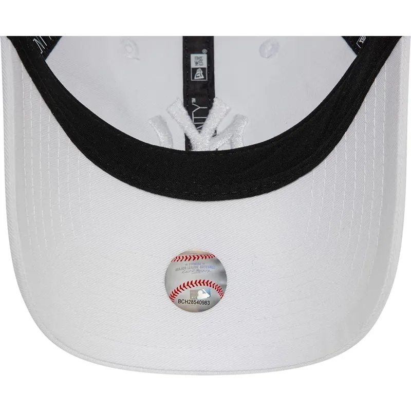 cap-curbata-white-adjustable-strap-9twenty-league-essential-de-new-york-yankees-mlb-de-new-era