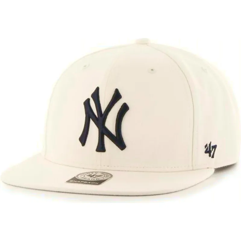 bezowa-gladka-czapka-z-daszkiem-snapback-mlb-new-york-yankees-od-47-brand