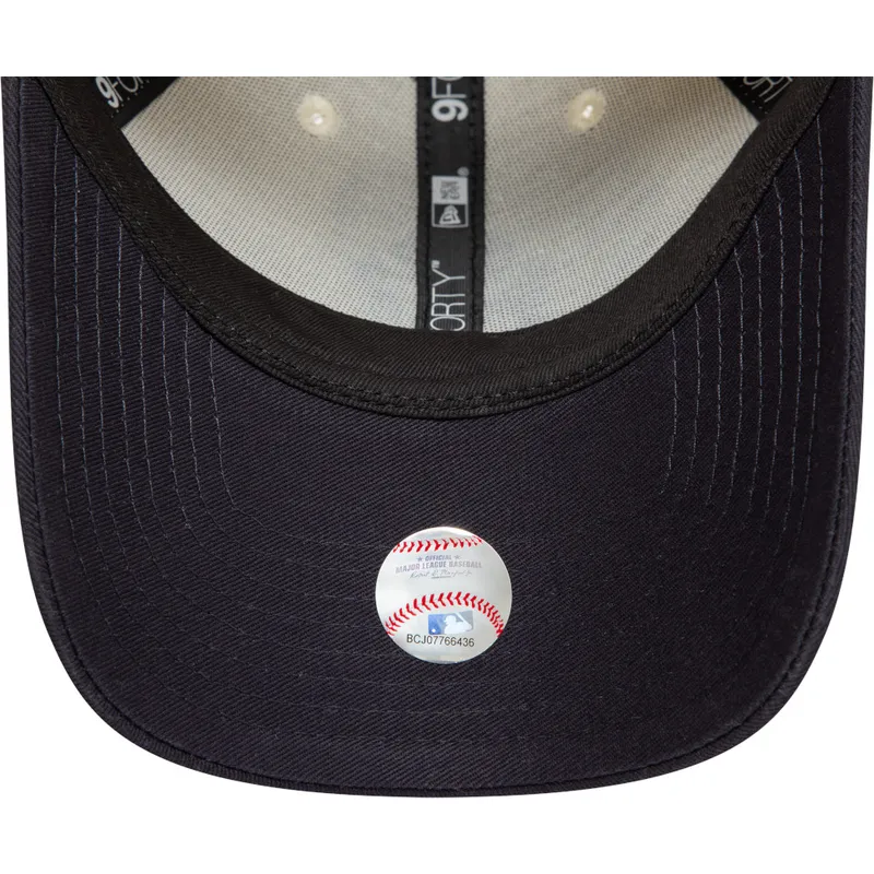 cappellino-curvo-beige-e-blu-navy-regolabile-9forty-colour-block-dei-new-york-yankees-mlb-di-new-era