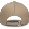 gorra-curva-marron-claro-ajustable-con-logo-marron-9forty-league-essential-de-new-york-yankees-mlb-de-new-era