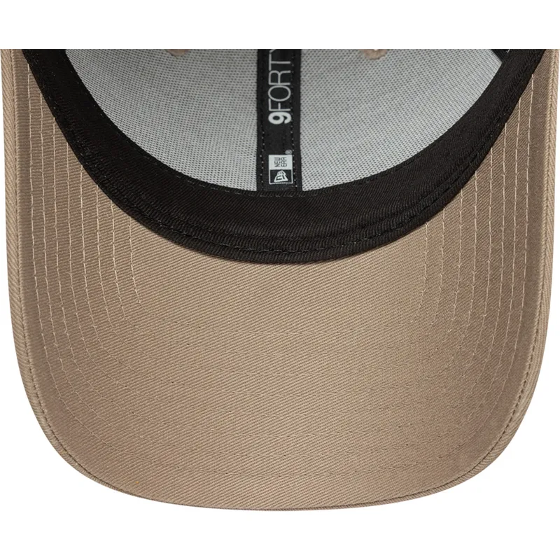 cappellino-regolabile-marrone-chiaro-con-visiera-curva-e-logo-marrone-9forty-league-essential-dei-new-york-yankees-mlb-di-new-er