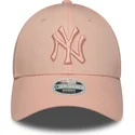 rozowa-regulowana-czapka-z-zakrzywionym-daszkiem-dla-kobiet-z-rozowym-logo-9forty-league-essential-new-york-yankees-mlb-new-era
