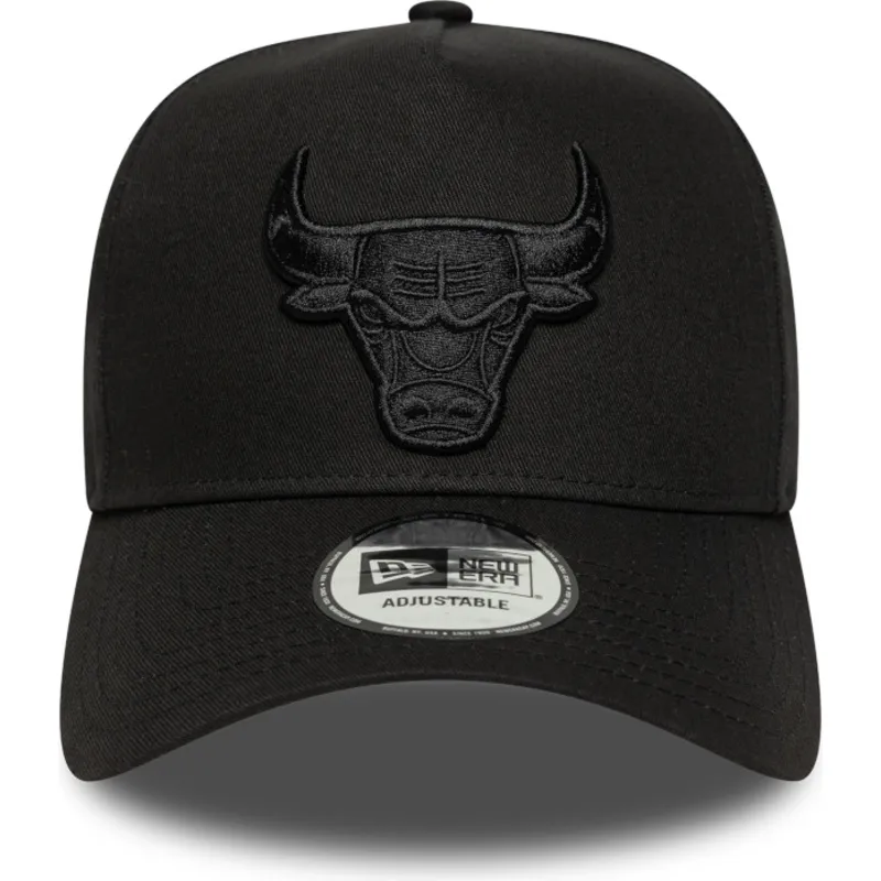 cappellino-nero-snapback-a-visiera-curva-e-frame-essential-dei-chicago-bulls-nba-di-new-era
