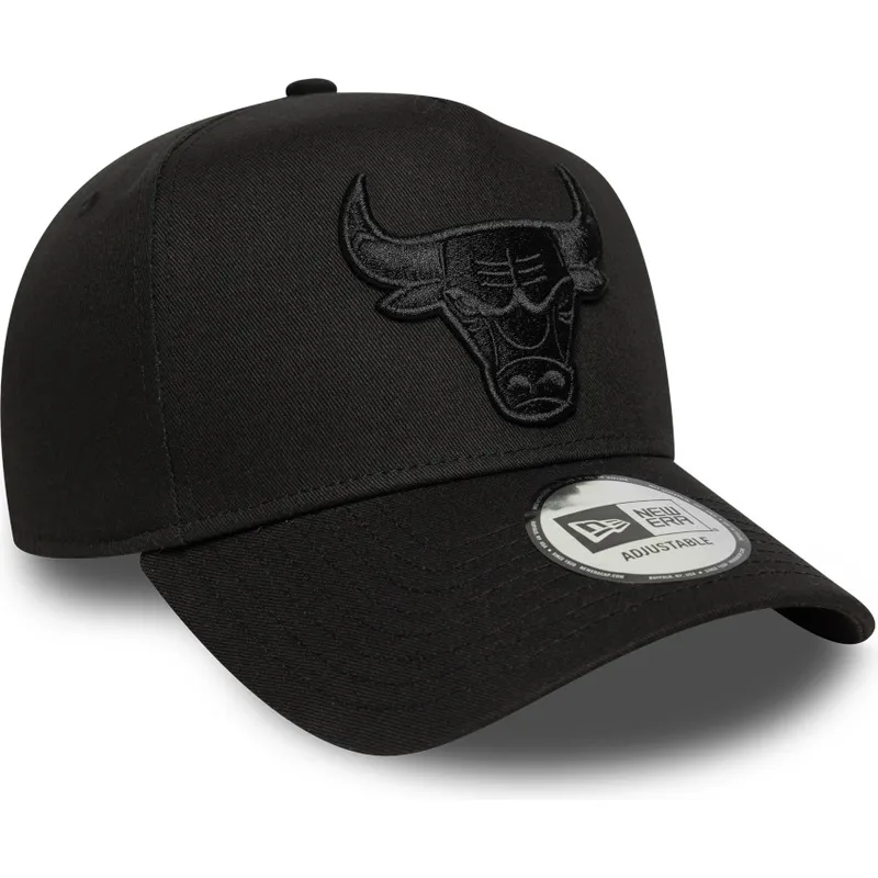cappellino-nero-snapback-a-visiera-curva-e-frame-essential-dei-chicago-bulls-nba-di-new-era