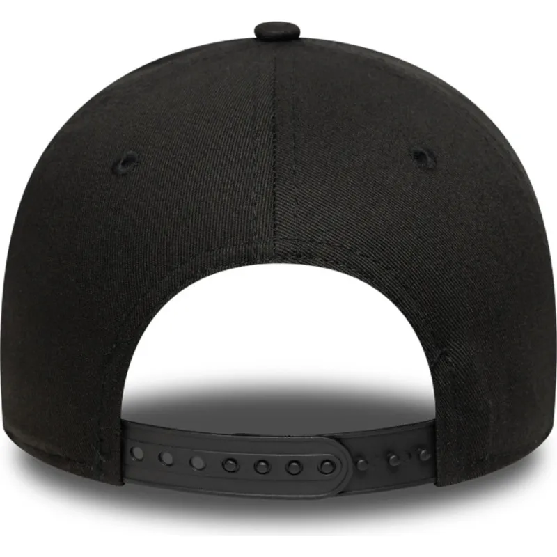 cappellino-nero-snapback-a-visiera-curva-e-frame-essential-dei-chicago-bulls-nba-di-new-era