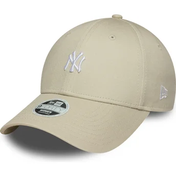 Beżowa zakrzywiona czapka regulowana dla kobiet 9FORTY Mini Logo New York Yankees MLB od New Era