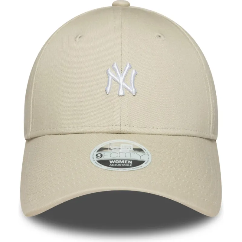 verstellbare-beige-damen-cap-mit-gebogenem-schirm-9forty-mini-logo-der-new-york-yankees-mlb-von-new-era