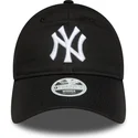 czarna-regulowana-czapka-z-zakrzywionym-daszkiem-dla-kobiet-9twenty-league-essential-new-york-yankees-mlb-new-era