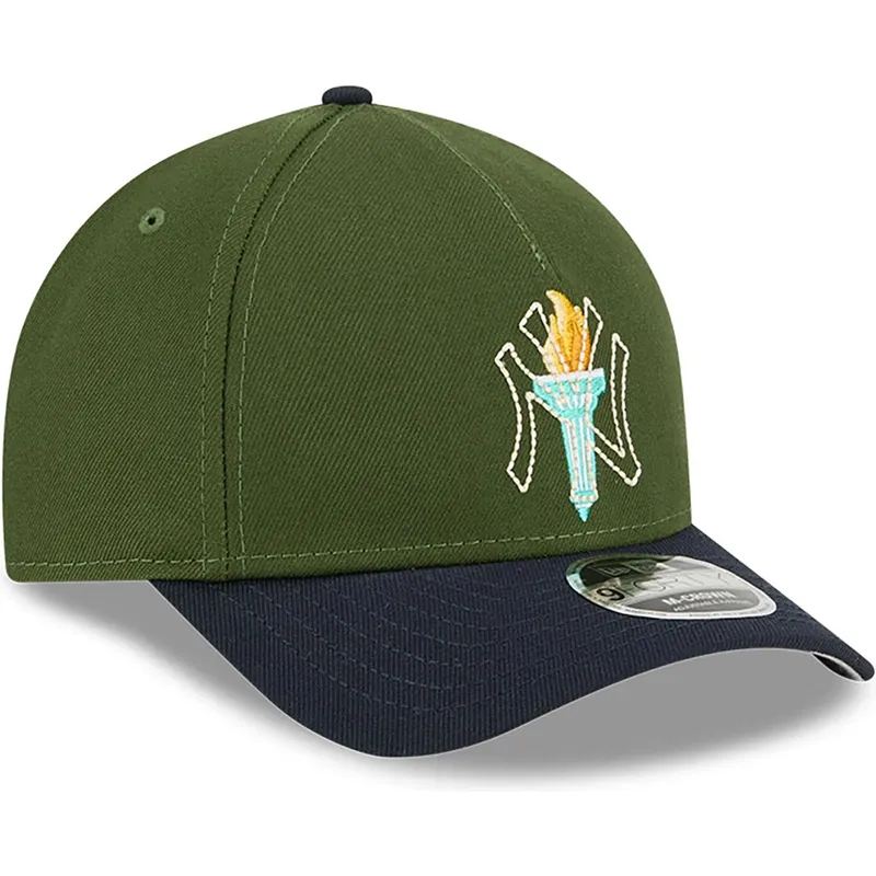 cappellino-snapback-9forty-m-crown-city-feature-dei-new-york-yankees-mlb-di-new-era-verde-e-blu-navy