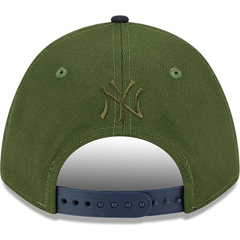 cappellino-snapback-9forty-m-crown-city-feature-dei-new-york-yankees-mlb-di-new-era-verde-e-blu-navy