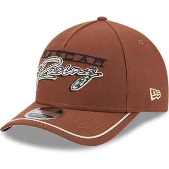 Brun böjd snapback-keps 9FORTY M-Crown A Frame Motorsport av NASCAR från New Era