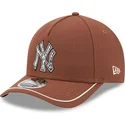 cappellino-snapback-marrone-con-visiera-curva-9forty-m-crown-a-frame-motorsport-dei-new-york-yankees-mlb-di-new-era