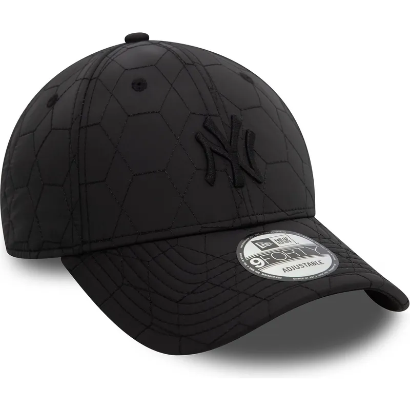schwarze-verstellbare-kappe-mit-gebogenem-schirm-und-schwarzem-logo-9forty-quilted-new-york-yankees-mlb-von-new-era
