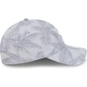 justerbar-gra-kurvkeps-for-kvinnor-9twenty-leaf-open-back-spring-training-fan-pack-2025-fran-new-york-yankees-mlb-av-new-era