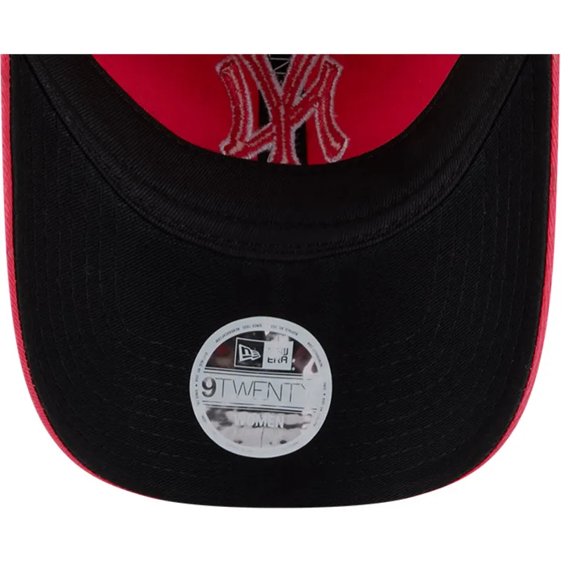 gebogene-rosa-verstellbare-damenkappe-9twenty-pattern-spring-training-fan-pack-2025-der-new-york-yankees-mlb-von-new-era