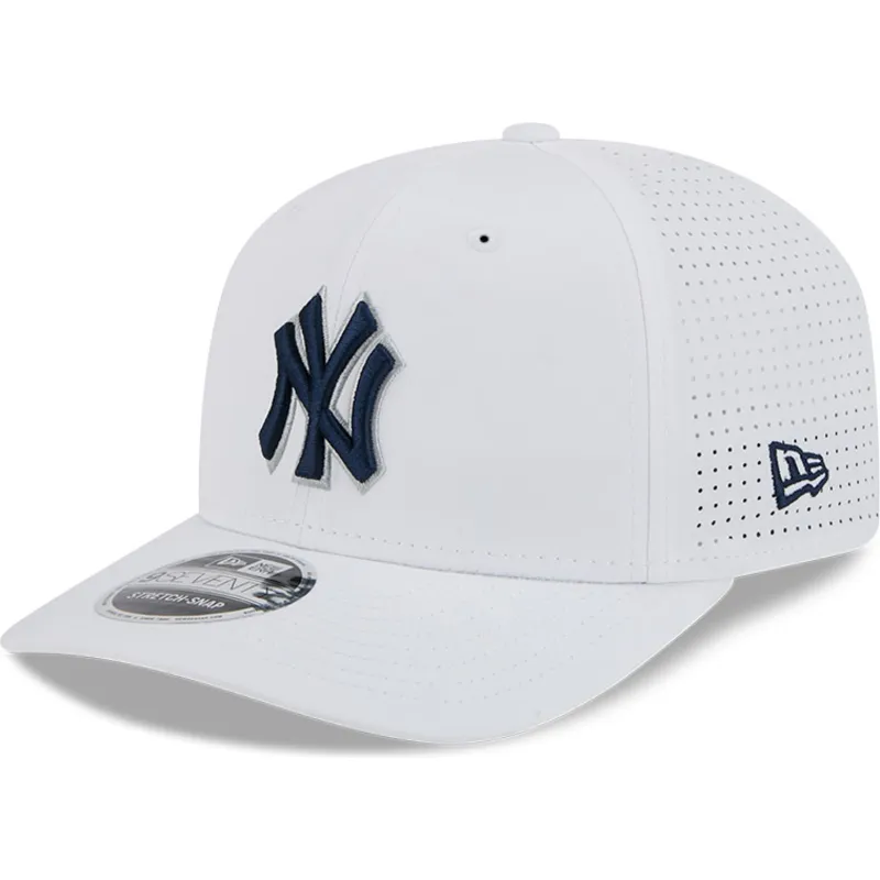 epci-curbata-alb-snapback-9seventy-perf-spring-training-fan-pack-2025-de-new-york-yankees-mlb-de-new-era