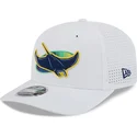 epci-curbata-alb-snapback-9seventy-perf-spring-training-fan-pack-2025-de-tampa-bay-rays-mlb-de-new-era