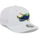 epci-curbata-alb-snapback-9seventy-perf-spring-training-fan-pack-2025-de-tampa-bay-rays-mlb-de-new-era