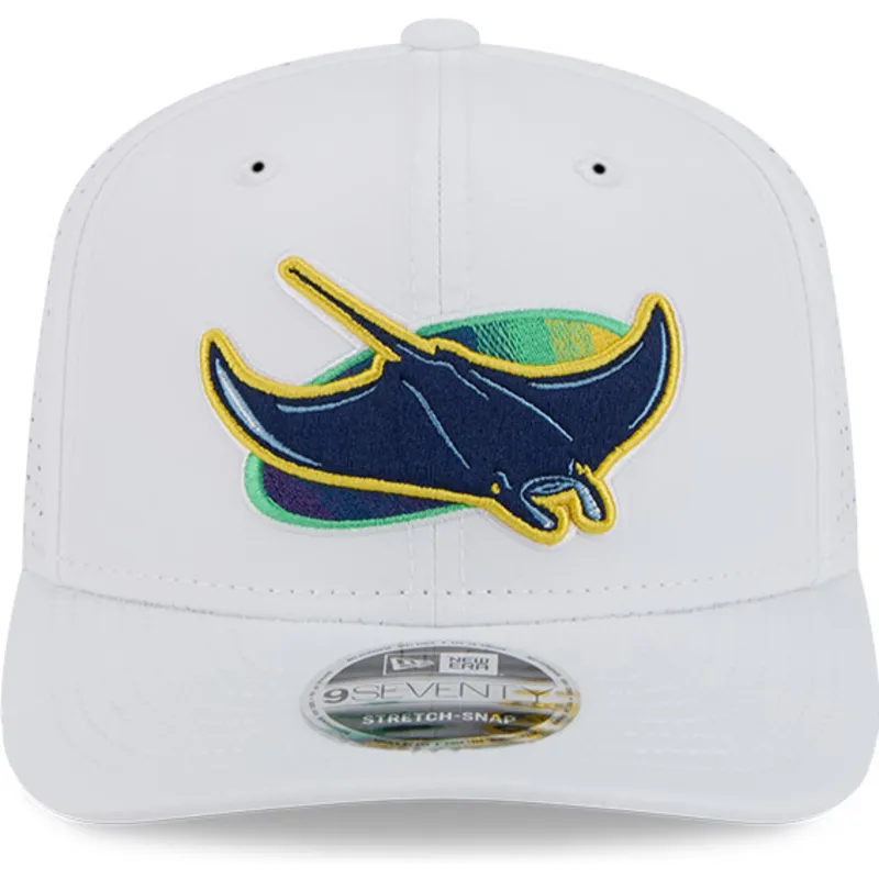 epci-curbata-alb-snapback-9seventy-perf-spring-training-fan-pack-2025-de-tampa-bay-rays-mlb-de-new-era