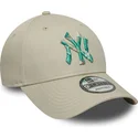 casquette-courbee-beige-ajustable-9forty-seasonal-infill-new-york-yankees-mlb-new-era