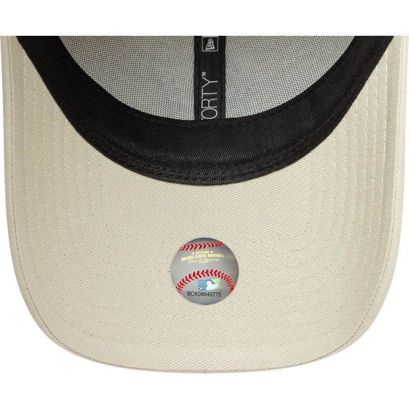 beige-verstellbare-curved-cap-9forty-seasonal-infill-der-new-york-yankees-mlb-von-new-era
