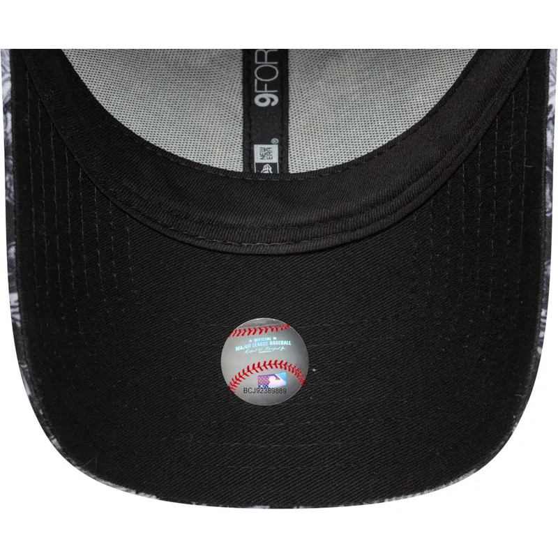 justerbar-svart-bojd-keps-9forty-all-over-print-new-york-yankees-mlb-fran-new-era