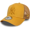 casquette-trucker-jaune-avec-logo-jaune-a-frame-league-essential-new-york-yankees-mlb-new-era
