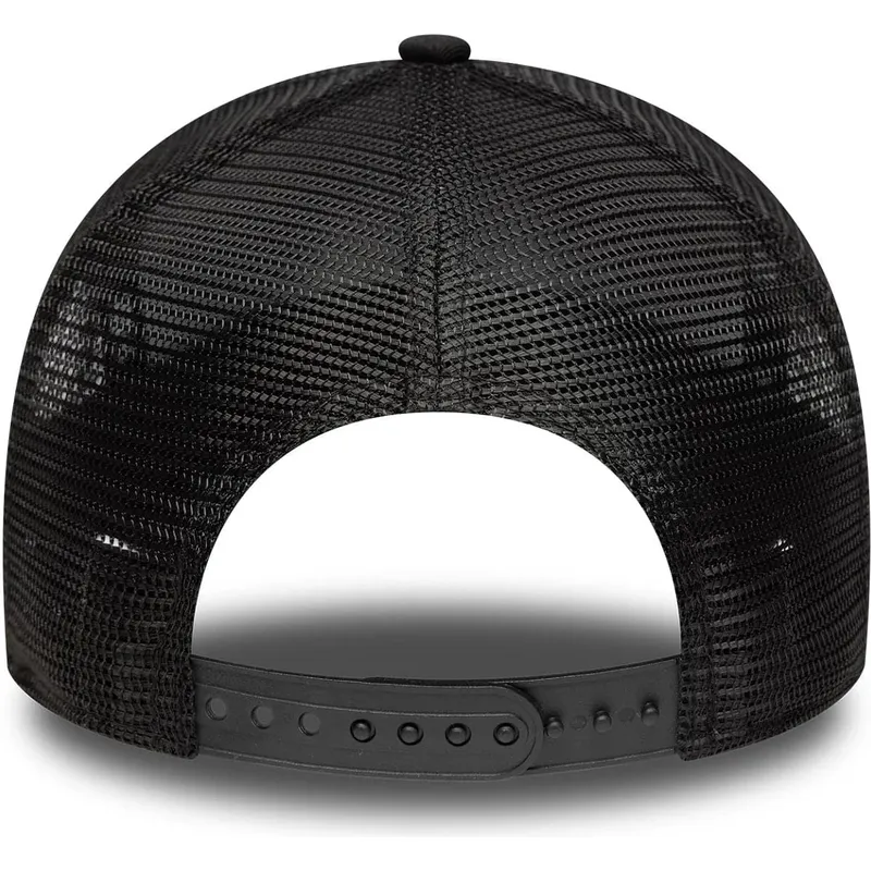 svart-truckerkeps-a-frame-oval-distress-patch-fran-new-era