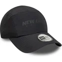 casquette-courbee-noire-ajustable-runner-tech-new-era