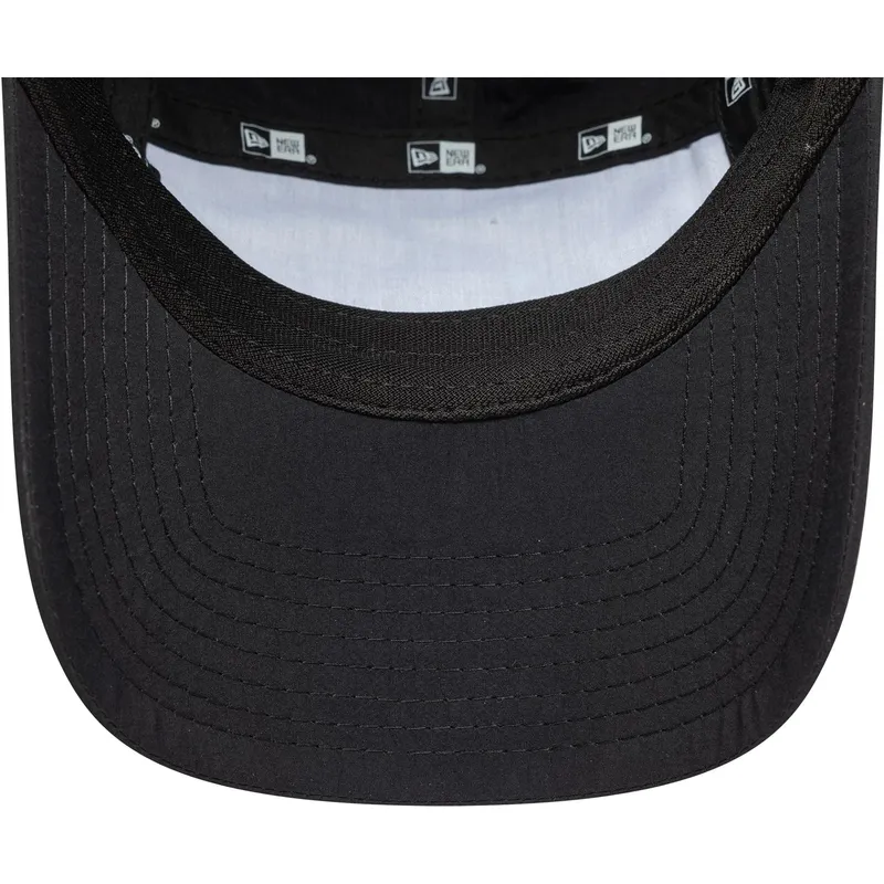 svart-bojd-justerbar-keps-runner-tech-fran-new-era