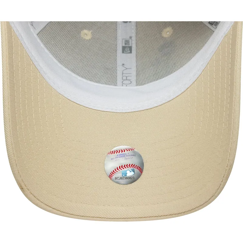 cappellino-curvo-beige-regolabile-da-donna-9forty-beaded-dei-new-york-yankees-mlb-di-new-era