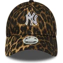 verstellbare-damen-cap-mit-gebogenem-schirm-im-leopardenmuster-9twenty-outline-der-new-york-yankees-mlb-von-new-era