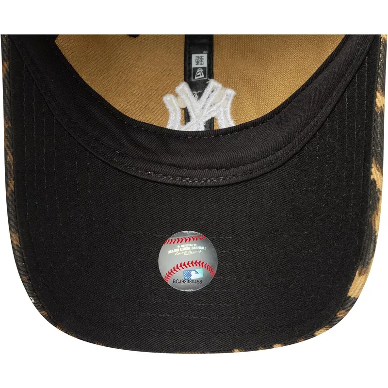verstellbare-damen-cap-mit-gebogenem-schirm-im-leopardenmuster-9twenty-outline-der-new-york-yankees-mlb-von-new-era