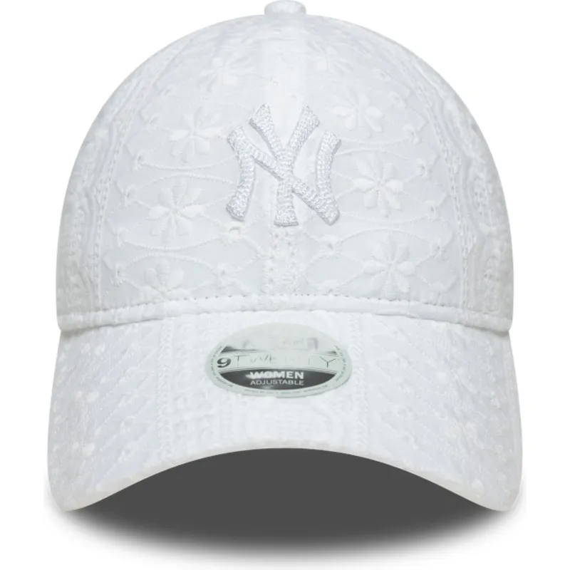 verstellbare-weisse-damen-cap-mit-gebogenem-schirm-und-weissem-new-york-yankees-mlb-logo-9twenty-broderie-von-new-era