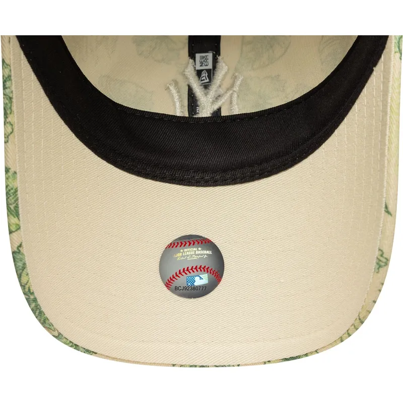 cap-curbata-beige-adjustable-strap-9twenty-all-over-print-tropical-de-new-york-yankees-mlb-de-new-era