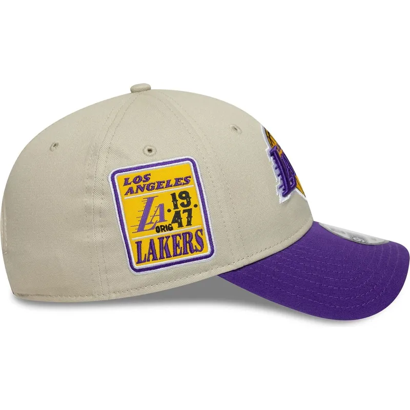 justerbar-beige-och-violett-9forty-contrast-patch-keps-med-bojd-skarm-los-angeles-lakers-nba-fran-new-era