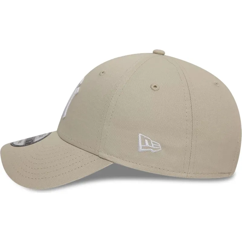 cap-curbata-beige-adjustable-strap-9forty-league-essential-de-new-york-yankees-mlb-de-new-era
