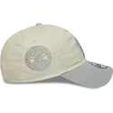 casquette-courbee-beige-et-grise-ajustable-pour-femme-9twenty-world-series-cooperstown-new-york-yankees-mlb-new-era