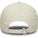 casquette-courbee-beige-et-grise-ajustable-pour-femme-9twenty-world-series-cooperstown-new-york-yankees-mlb-new-era