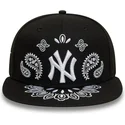 new-era-new-york-yankees-mlb-59fifty-svart-justerbar-platt-keps-med-paisleymonster